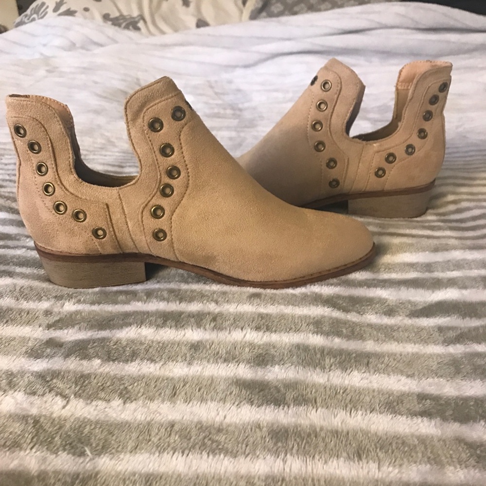 F21 Tan Cut Out Booties Size 9